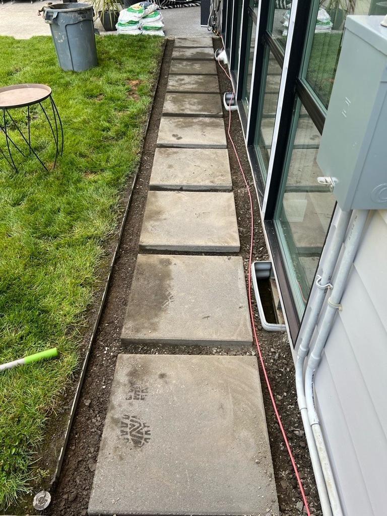 Side walkway cleanup and edging in Keizer Oregon