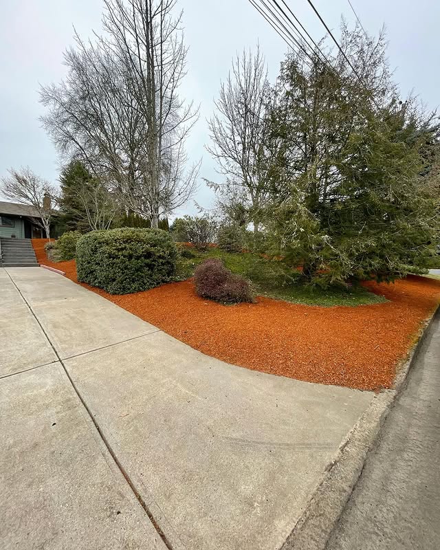 Lawn maintenance and landscape services Salem Oregon - Giron Landscaping LLC